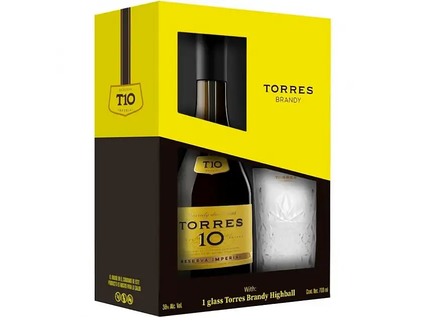 Brandy Torres 10 años con Vaso